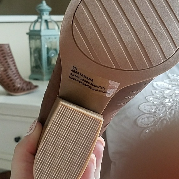 Brand new high heels - Picture 3 of 4